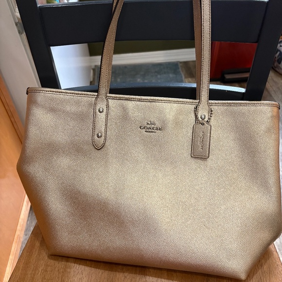 Gold coach handbag - Picture 1 of 5